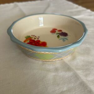 Pioneer Woman mini pie plate - floral with scalloped blue rim